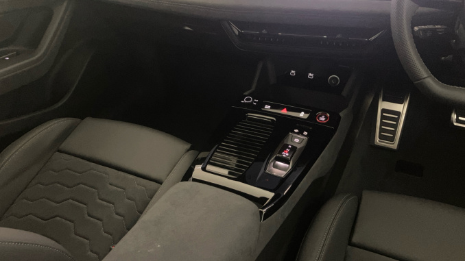 Audi A6 270kW Performance 100kWh Vorsprung  5dr Auto Electric Estate - Image 14